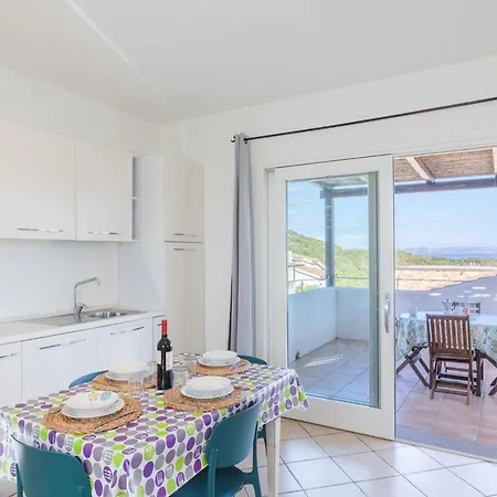 Complex With Pool And Sea View Apartman Baja Sardinia