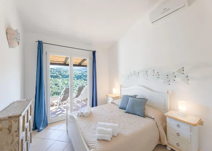 Complex With Pool And Sea View Apartman