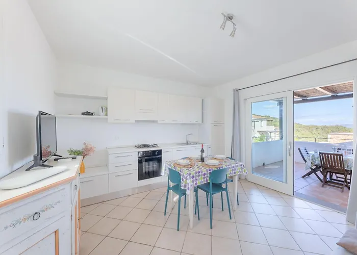 Complex With Pool And Sea View Appartement *